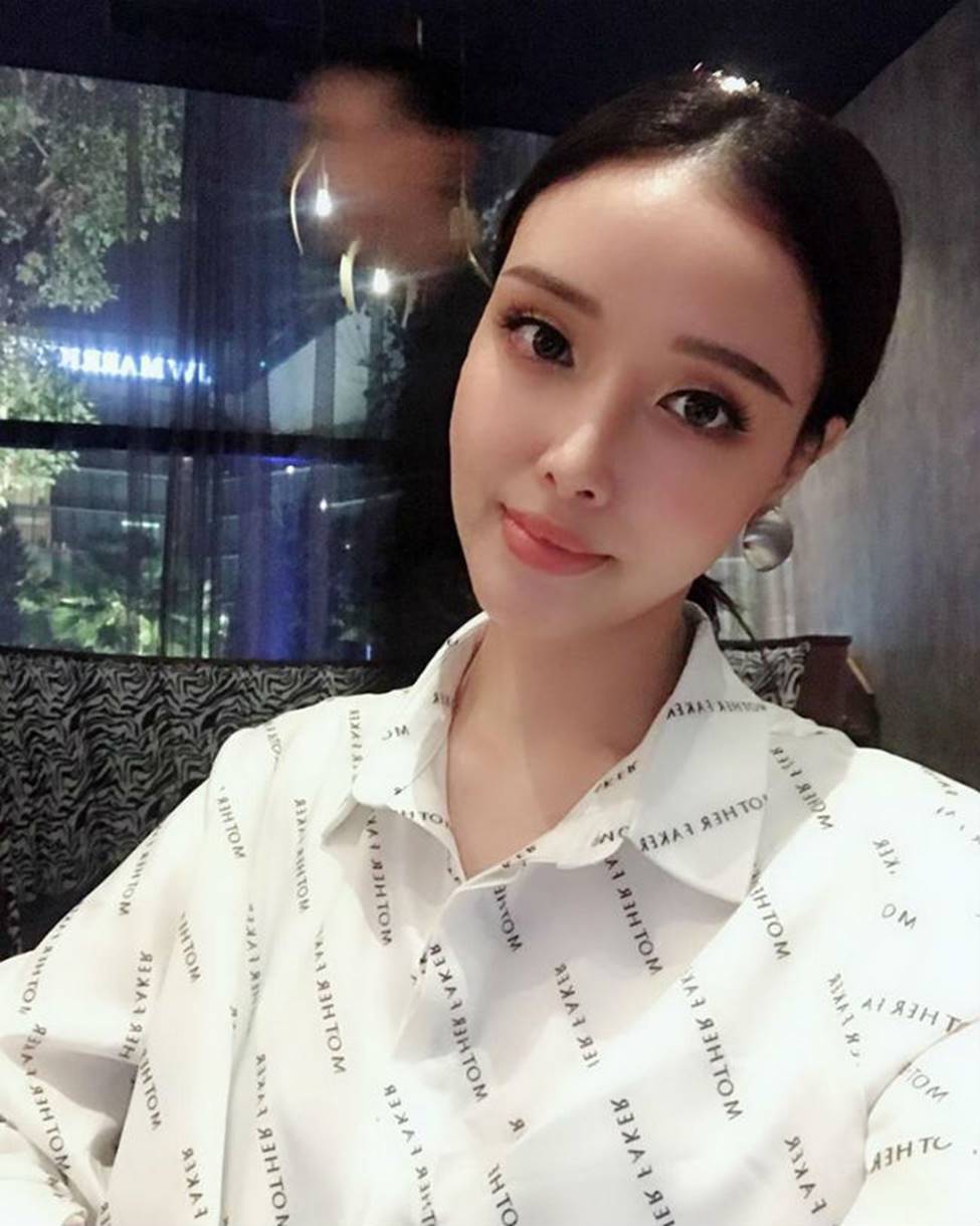 Gia đình mỹ nhân của Mai Phương Thuý: Em gái sexy, sành đồ hiệu không thua chị-4