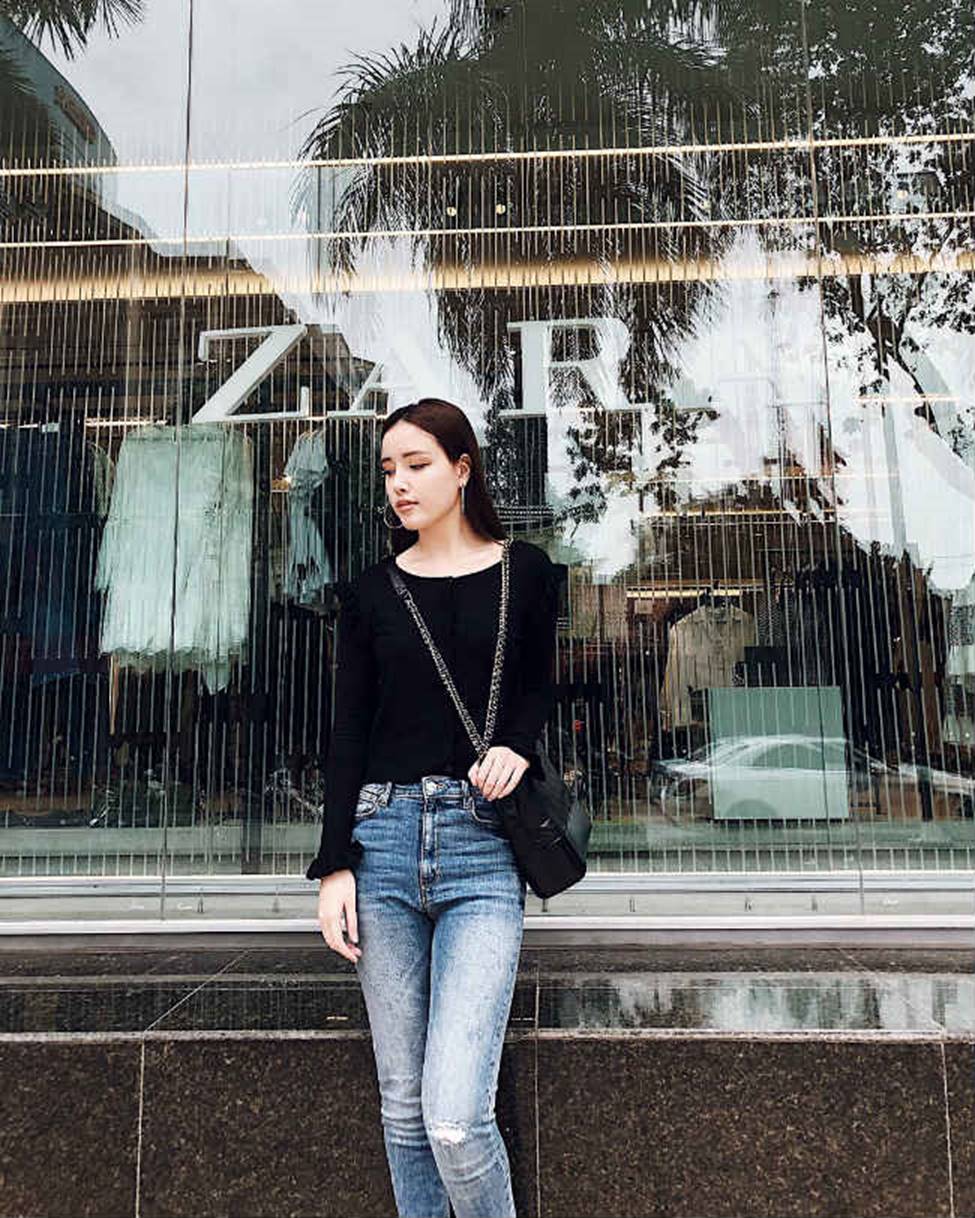 Gia đình mỹ nhân của Mai Phương Thuý: Em gái sexy, sành đồ hiệu không thua chị-11