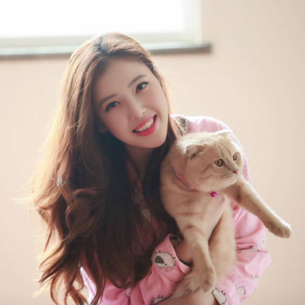 Gia đình mỹ nhân của Mai Phương Thuý: Em gái sexy, sành đồ hiệu không thua chị-16