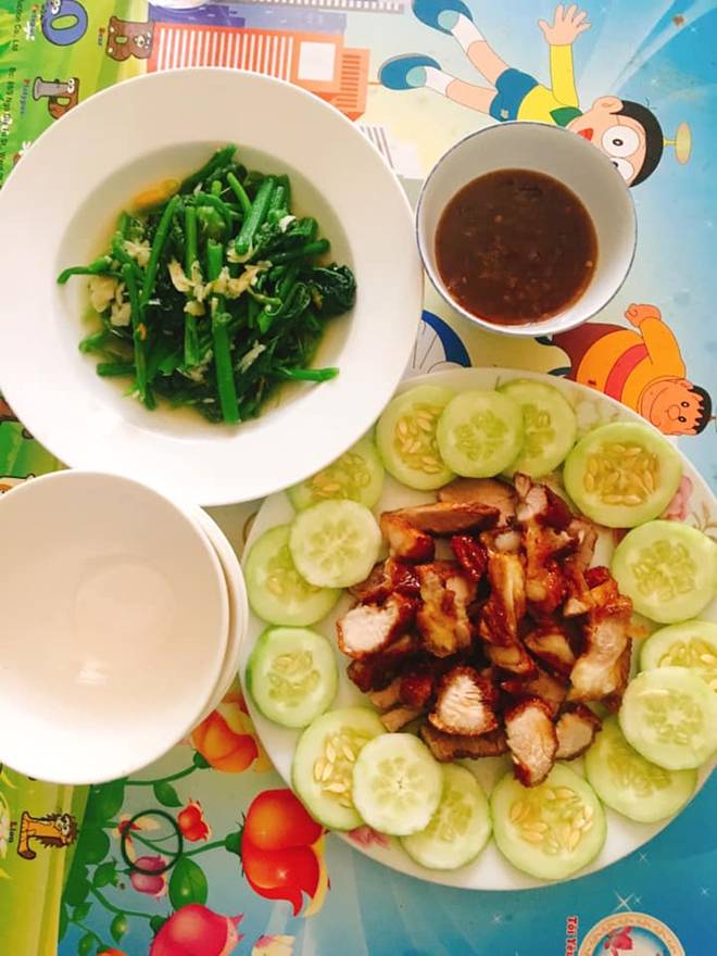 Cơm sinh viên 2 người giá rẻ 12 nghìn/bữa của cô gái 21 tuổi khiến bà nội trợ bái phục”-3