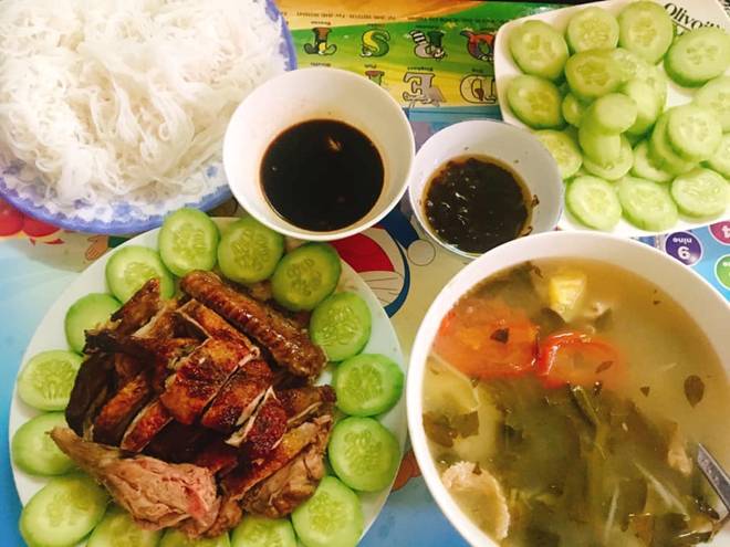 Cơm sinh viên 2 người giá rẻ 12 nghìn/bữa của cô gái 21 tuổi khiến bà nội trợ bái phục”-8