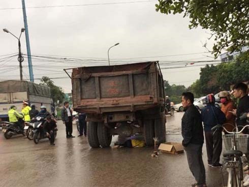 Nữ sinh đi xe máy điện tử vong thương tâm trên đường đi học thêm về