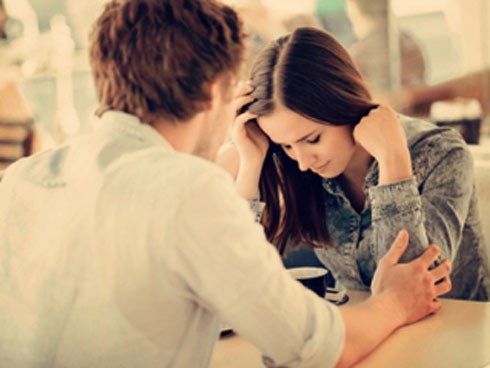 Sau nụ hôn đầu, cô gái bị “đá” vì bạn trai tuyên bố không chịu được cảm giác “mình chỉ là thằng dùng lại của đứa khác”