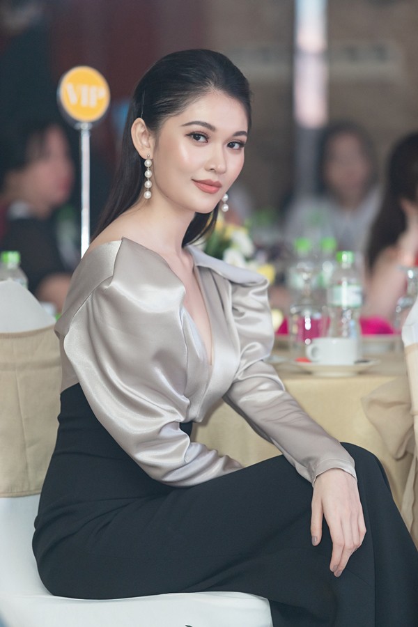 Á hậu Thùy Dung công khai bạn trai thiếu gia, không ngờ lại làm liên lụy đến HH Đỗ Mỹ Linh-2