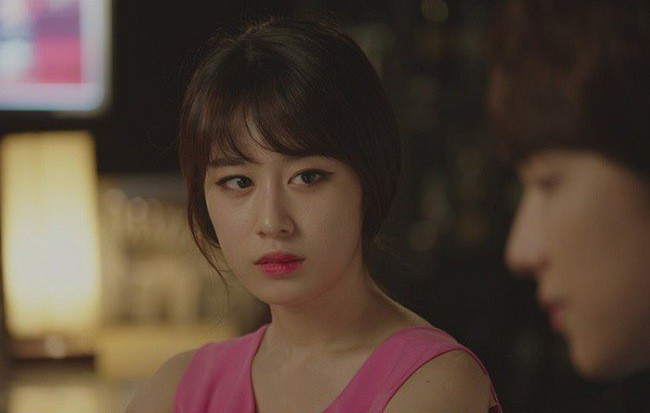 Ra khỏi cổng tòa án, vợ nói một câu mà chồng lệ rơi hai hàng muốn giữ vợ lại không nổi-1