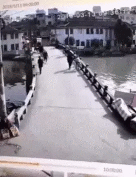 Cãi nhau, người đàn ông thẳng tay đẩy vợ xuống sông-2