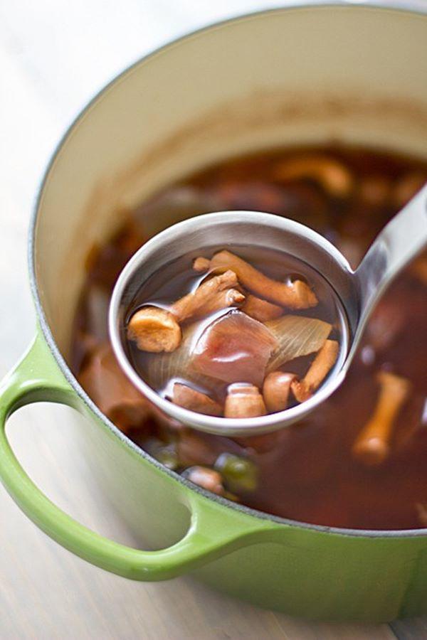 Bí quyết nấu nước dùng từ nấm và phế liệu ngon-bổ-rẻ giúp bạn dọn sạch tủ lạnh-2