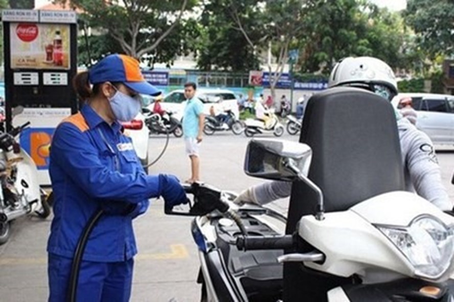 Giá xăng có thể tiếp tục tăng vào ngày mai-1