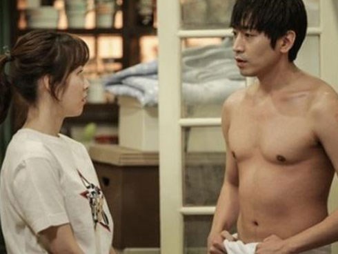 Lên giường với gái già vừa xấu vừa hâm, tôi quỵ lụy xin cưới khiến ai cũng bất ngờ