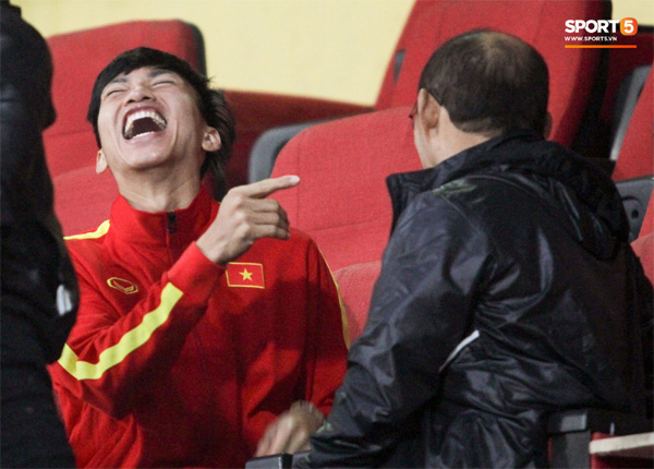 Thắng thầy Park khi chơi game Hàn Quốc, Đoàn Văn Hậu cười đầy khoái chí-5