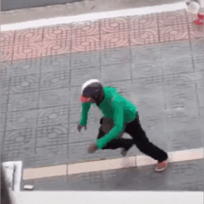 CLIP: Chồng đấm vào mặt vợ bầu, dúi ngã sõng xoài vẫn dọa đánh tiếp gây phẫn nộ-3