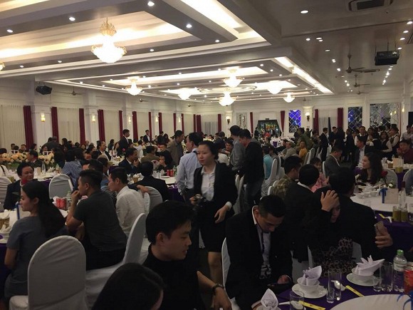 NSND Trung Hiếu tổ chức đám cưới với vợ trẻ kém 19 tuổi ở Thái Bình, bất ngờ nói điều này khiến cả hội trường thích thú-7