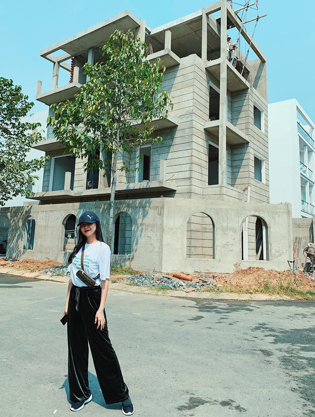 Hot mom Thủy Anh - bà xã ca sĩ Đăng Khôi hồi hộp khoe biệt thự mới đang xây lộng lẫy như lâu đài-1