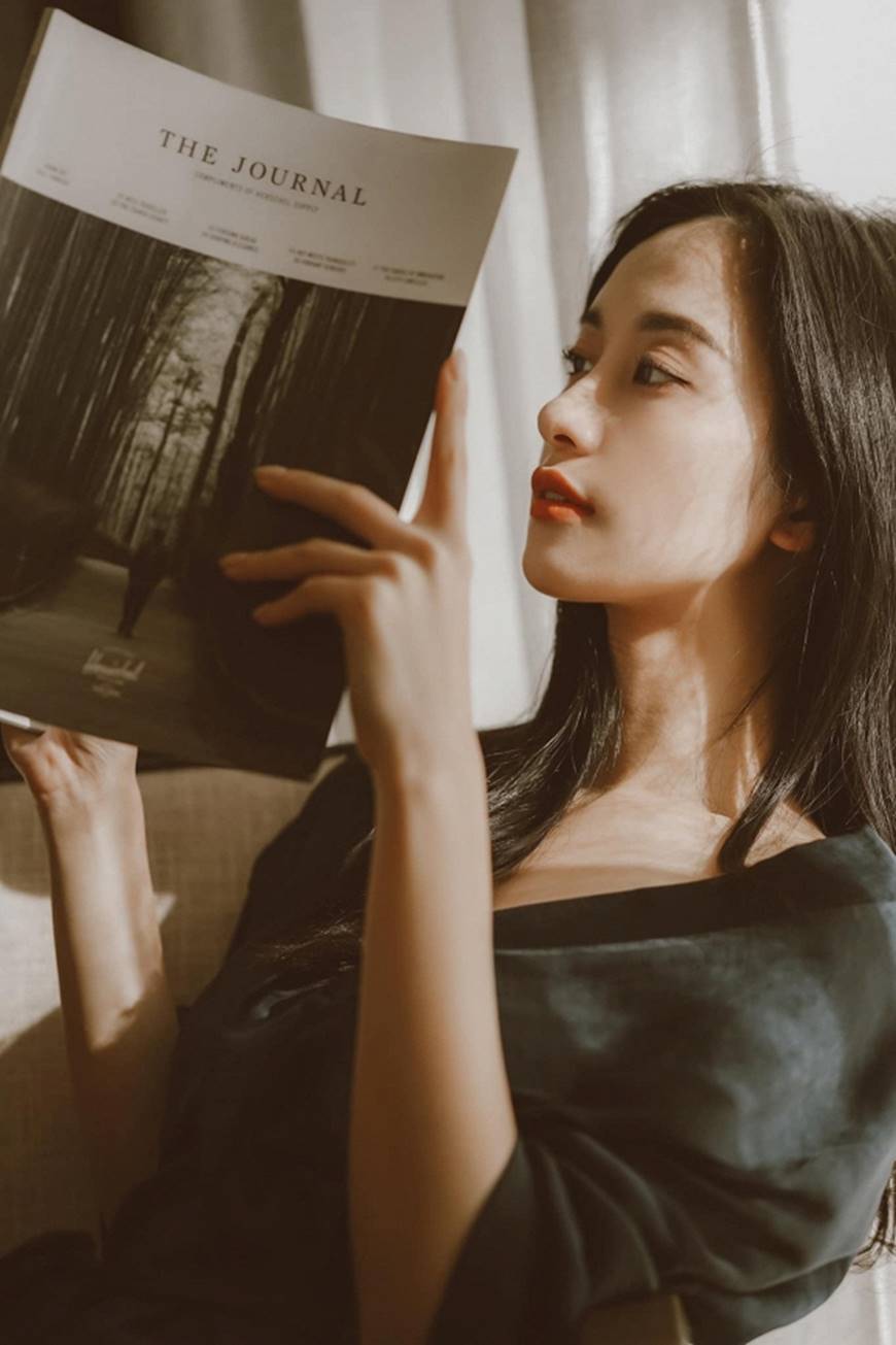 Jun Vũ khoe vòng một lấp ló trên bờ biển phủ hoàng hôn-9