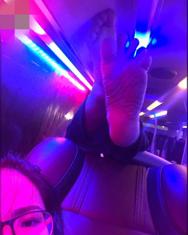 Bị bạn đường gác chân lên ghế, cô gái bức xúc đăng đàn chỉ trích nhưng phản ứng ngược của dân mạng mới đáng chú ý-1