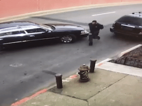 Tội phạm tưởng chạy thoát khỏi cảnh sát, không ngờ bị bắt bởi một lý do nực cười-1