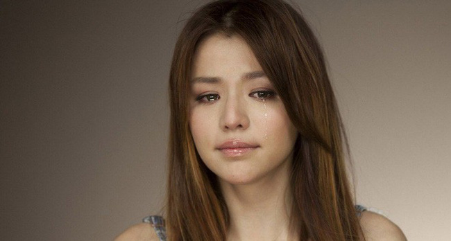 Nửa đêm chị dâu đau bụng đẻ, hành động giật điện thoại và bế chị ra xe của chồng tôi khiến cả nhà chồng đều há miệng kinh ngạc-2