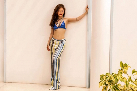 Hương Tràm ghi dấu thanh xuân với loạt ảnh nóng bỏng trên bãi biển-5