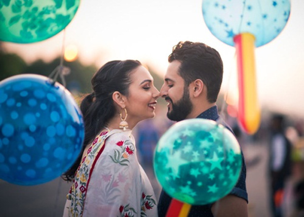 Bị rắn độc cắn, chồng cắn lại vợ để được chết cùng nhau-1