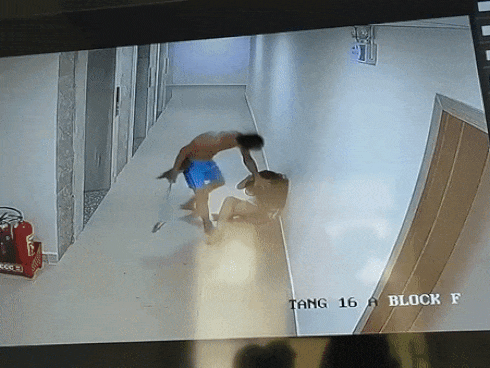 Màn dọn bàn ăn với tốc độ đáng kinh ngạc của bồi bàn-1