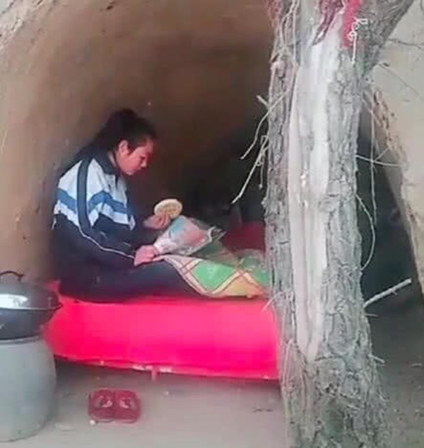 Chia sẻ hoàn cảnh sống và học tập khó khăn để cầu cứu sự giúp đỡ, nữ sinh bị dân mạng bóc phốt vạch trần sự thật-1
