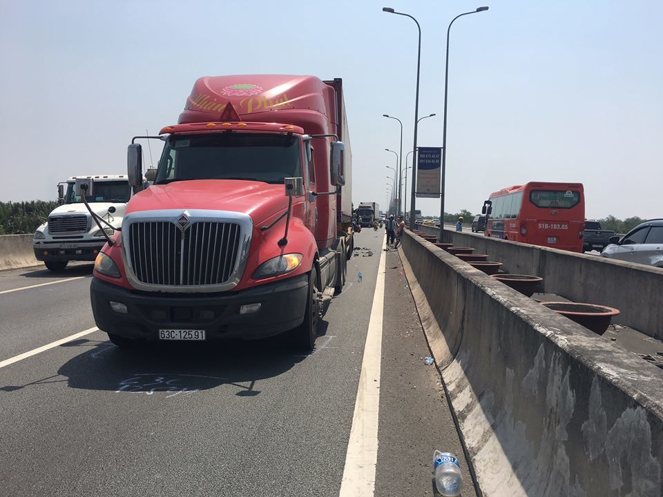 Tai nạn nghiêm trọng trên cao tốc Long Thành, 2 người chết-2