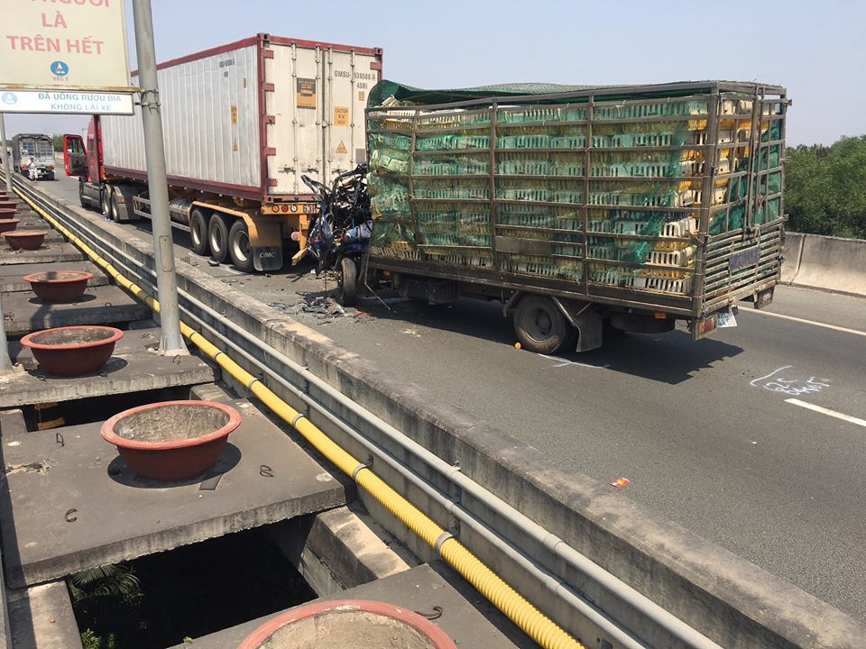 Tai nạn nghiêm trọng trên cao tốc Long Thành, 2 người chết-3