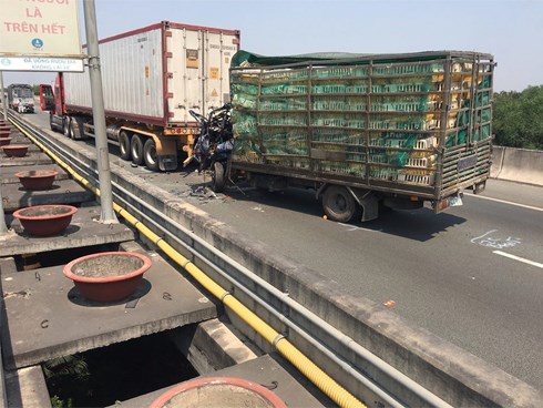 Tai nạn nghiêm trọng trên cao tốc Long Thành, 2 người chết