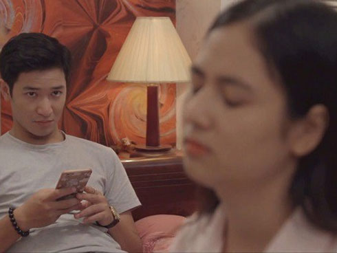 Bức xúc khi tháng cô hồn, vợ bắt chồng nhịn chuyện chăn gối-2