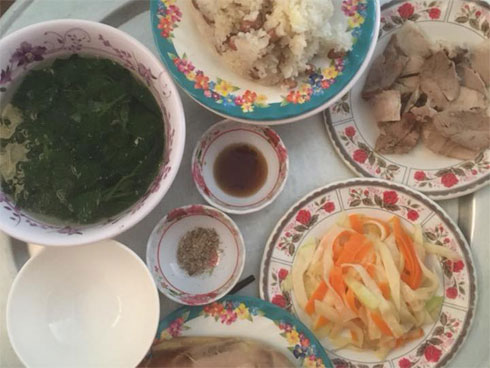 Khoe mâm cơm đạm bạc tiện kể chuyện 1 túp lều tranh 2 trái tim vàng, mẹ trẻ bị chị em mỉa mai không thương tiếc-3