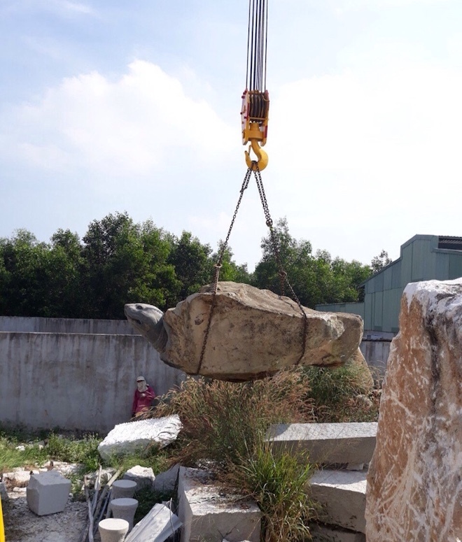 Cận cảnh rùa đá Hồn thiêng đất Việt nặng 20 tấn, 600 triệu không bán-4