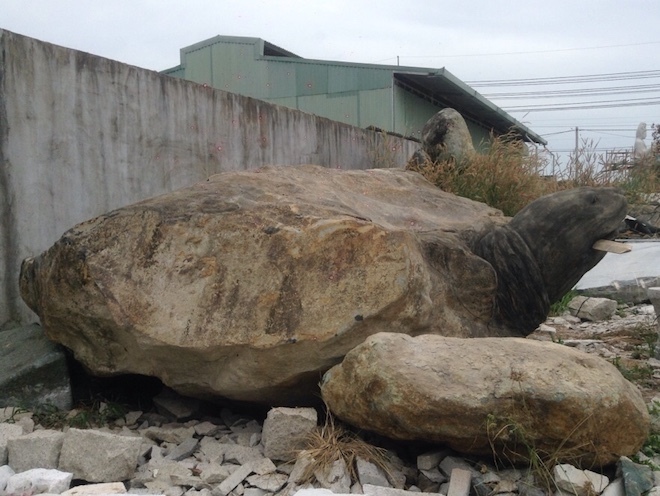 Cận cảnh rùa đá Hồn thiêng đất Việt nặng 20 tấn, 600 triệu không bán-9
