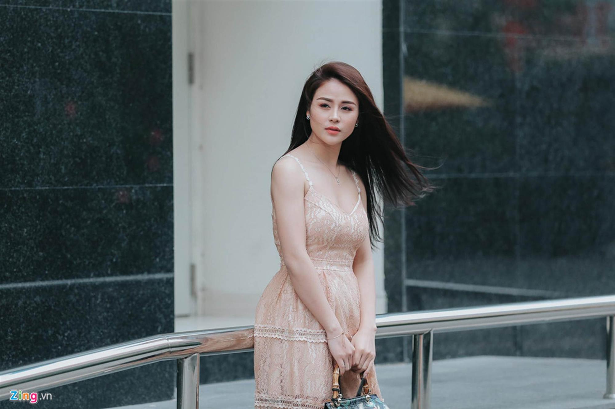 Vẻ sexy như hoa hậu của nữ chính Những cô gái trong thành phố-1