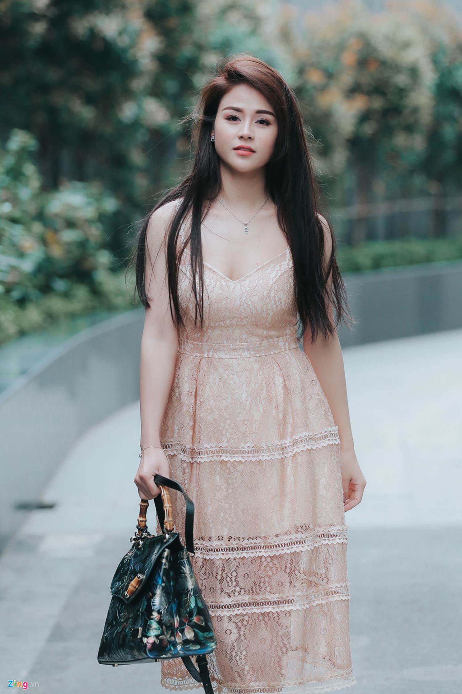 Vẻ sexy như hoa hậu của nữ chính Những cô gái trong thành phố-4