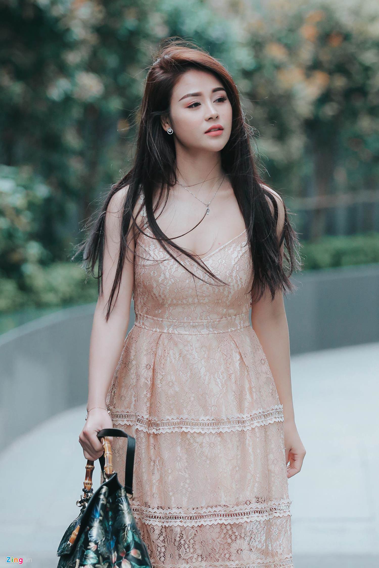 Vẻ sexy như hoa hậu của nữ chính Những cô gái trong thành phố-7