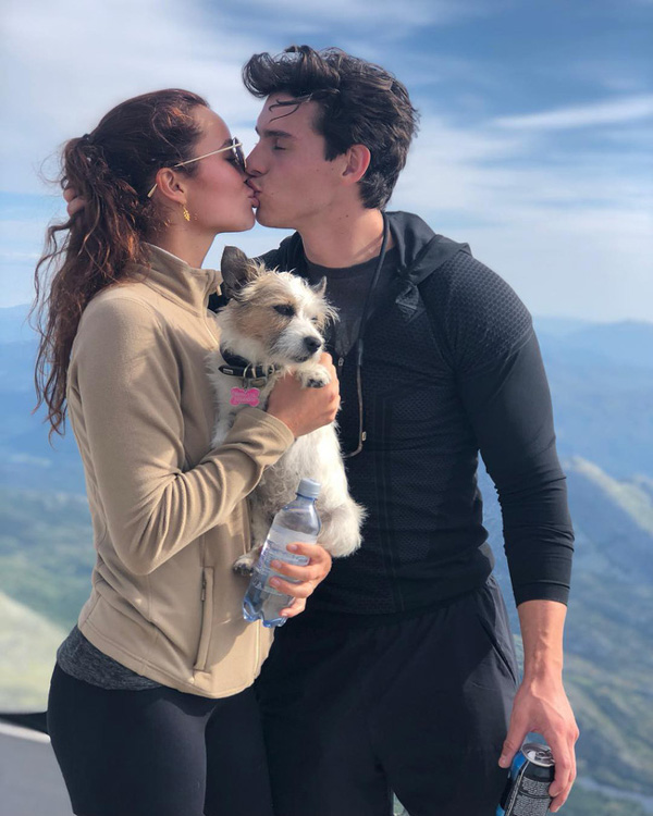 Cuộc sống khác lạ của nữ tỷ phú trẻ nhất thế giới: Sinh ra đã giàu nhưng không thích kiếm tiền, chỉ thích làm từ thiện và có niềm đam mê bất tận với cưỡi ngựa-8