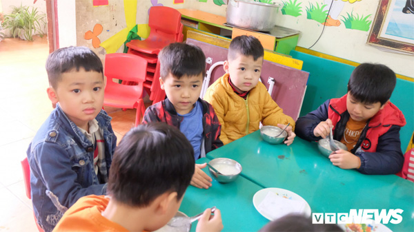 Phụ huynh Bắc Ninh không cho con đi học ở trường mầm non, bỏ việc ở nhà trông trẻ-4