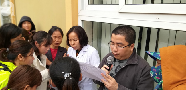 Đồ đạc lỉnh kỉnh, trẻ em vật vờ vì dậy từ 3h sáng đi Hà Nội để xếp hàng xét nghiệm: Tôi không thể chờ đợi thêm được nữa-7