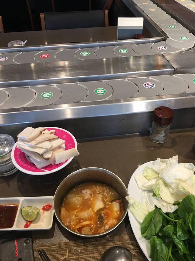 Lỡ đi ăn trưa muộn, cô nàng công sở cay cú vì bị nhân viên gắt gỏng sau lưng: Ăn đến 3h chiều là loại khách gì?-2