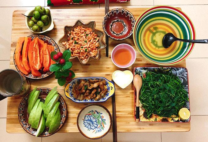 Người đẹp dao kéo của Sao mai điểm hẹn bị nói lấy hình đăng facebook giả cơm tự nấu-6