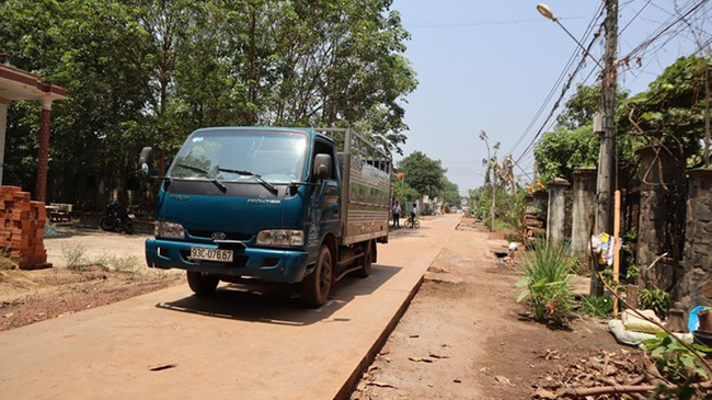 Thương tâm bé 15 tháng tuổi chơi một mình giữa đường, bị xe tải cán tử vong-1