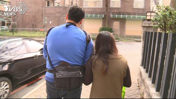 Mẹ chồng phù thủy đánh đập con dâu, cư dân mạng phẫn nộ đòi công bằng nhưng không quên chỉ trích người chồng bất lực-5