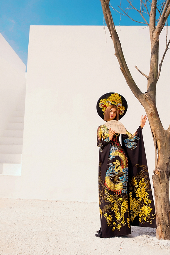 Ngắm Kim Tuyến uy quyền trong trang phục áo dài cách tân-1