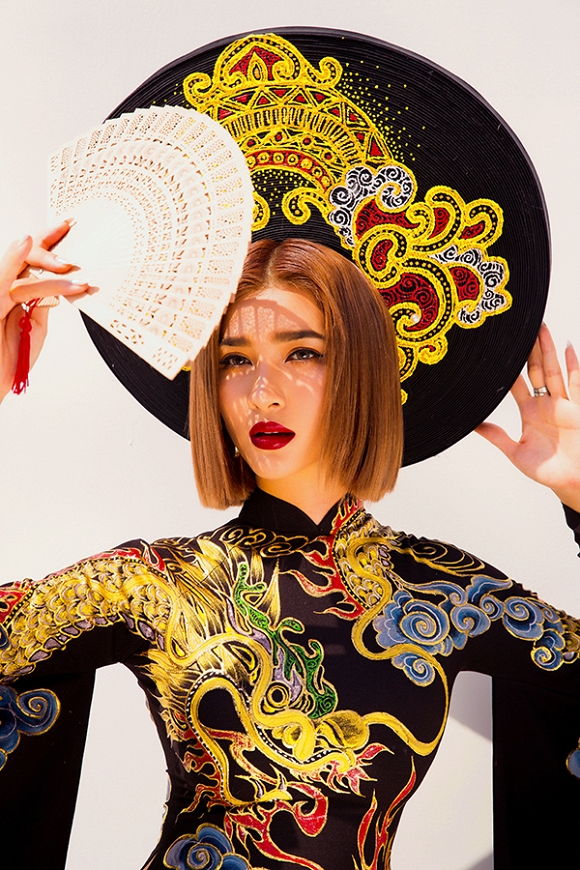 Ngắm Kim Tuyến uy quyền trong trang phục áo dài cách tân-2