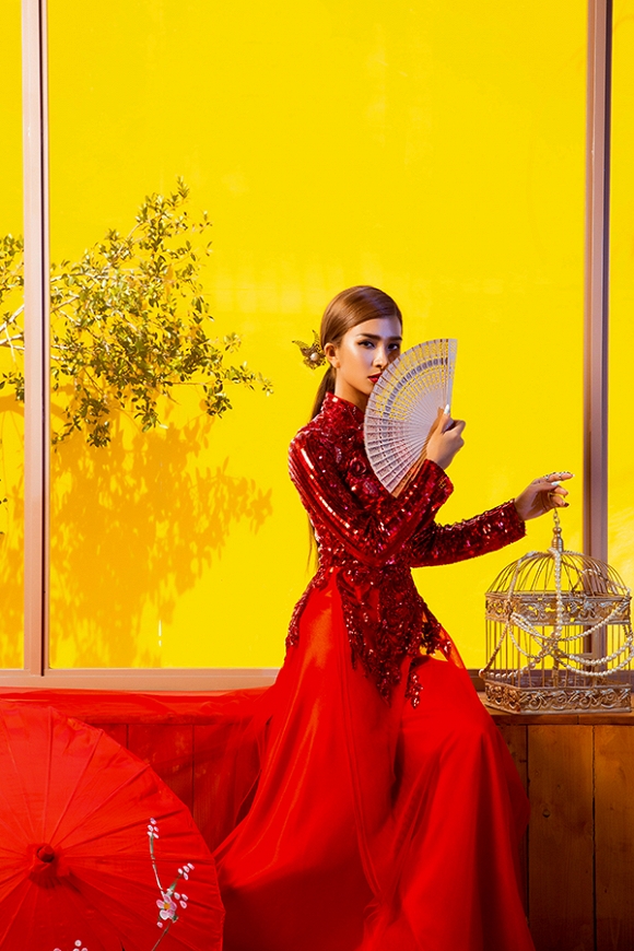 Ngắm Kim Tuyến uy quyền trong trang phục áo dài cách tân-5