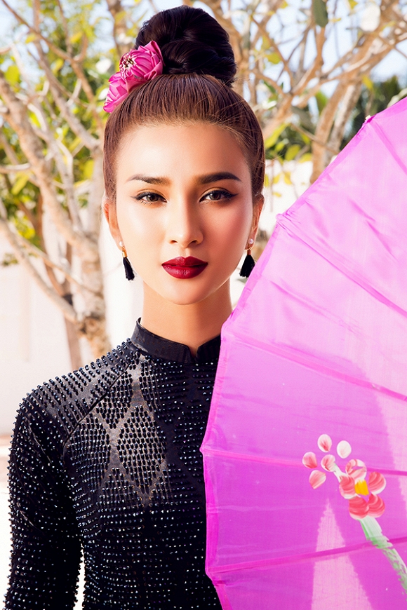 Ngắm Kim Tuyến uy quyền trong trang phục áo dài cách tân-15