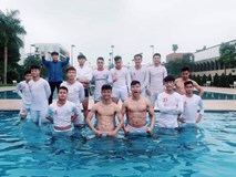 Rụng tim với anh chàng Tư Dũng: Ở nhà chăm ngoan dọn cỗ, bưng mâm, ra ngoài khoe body cực phẩm Rụng tim với anh chàng Tư Dũng: Ở nhà chăm ngoan dọn cỗ, bưng mâm, ra ngoài khoe body cực phẩm
