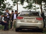 Chở 4 khách về Thanh Hóa, lái xe bị quỵt tiền, ném vỡ kính, phải nhờ CA bảo vệ an toàn-2