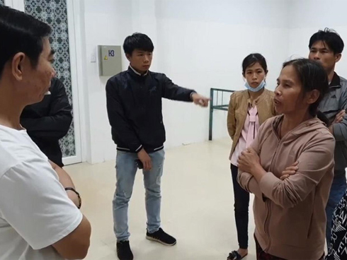 Con bị tử hình, mẹ chạy theo gào khóc gọi tên trong tuyệt vọng-2