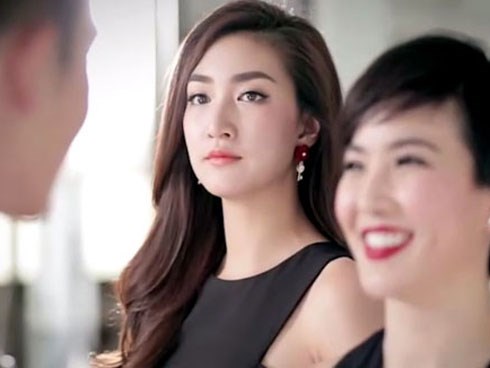 Cô nàng ấm ức kể chuyện bị 